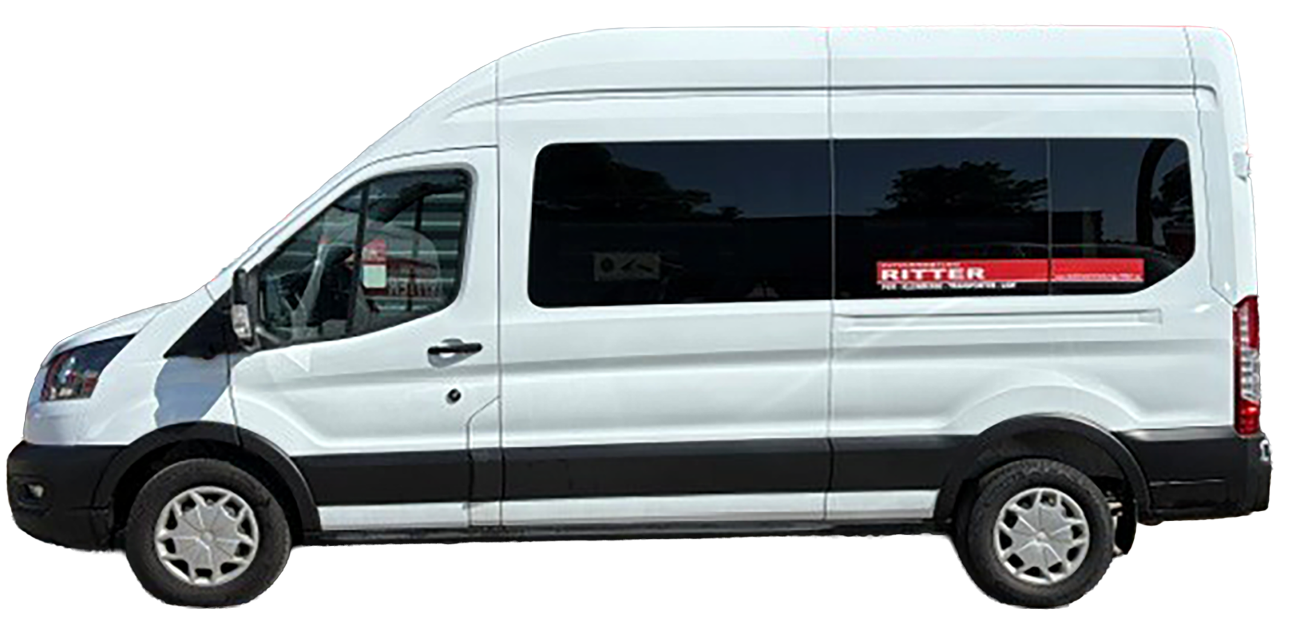 Weißer Kleinbus mit langem Radstand der Autovermietung Ritter als freigestelltes Fahrzeugbild.