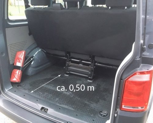 Heckstauraum eines VW T6 Kleinbusses mit sichtbarer Tiefe von ca. 0,50 m.